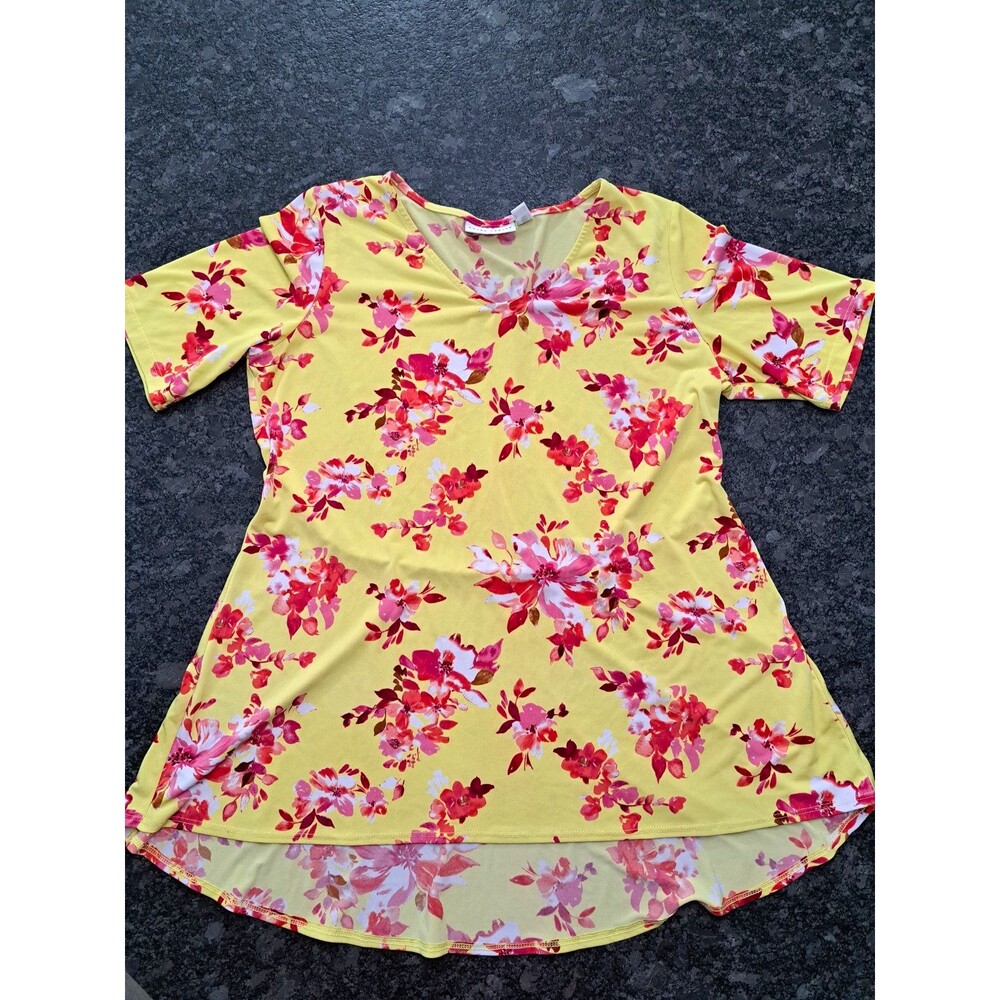 Susan Graver Liquid Knit Yellow Floral Short Sleeve Pullover Top Women's Size M